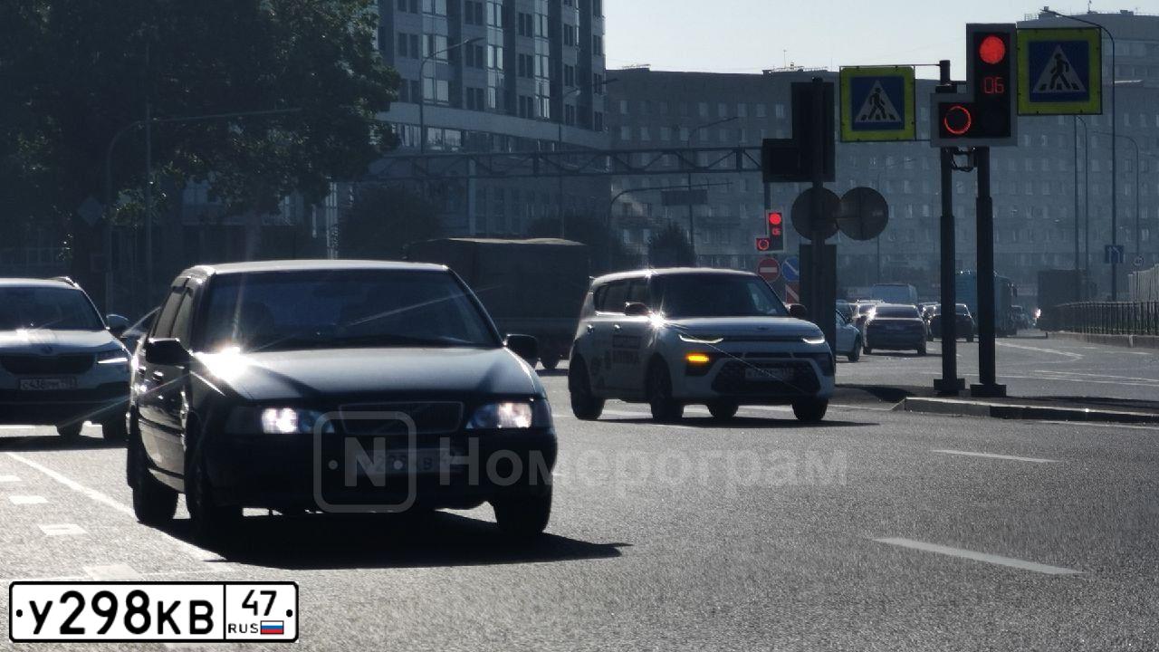 Фото автомобиля VOLVO 850, 1997 — госномер У298КВ47. Цвет: СИНИЙ