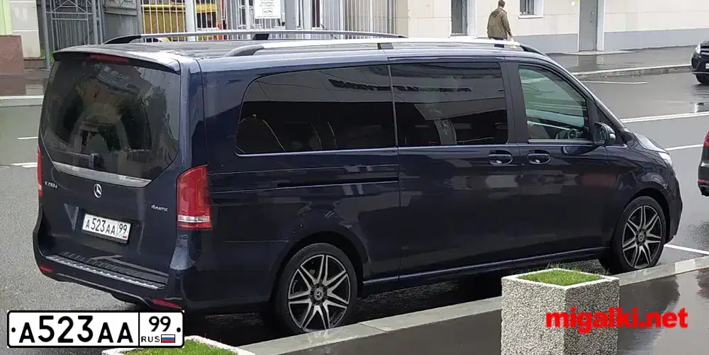 Фото автомобиля TOYOTA LANDCRUISER 200, 2015 — госномер Х265НА799. Цвет: БЕЛЫЙ