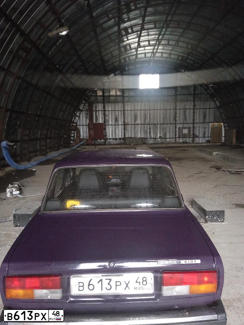 Фото автомобиля LADA 2107 LADA, 2001 — госномер В613РХ48. Цвет: ФИОЛЕТОВЫЙ