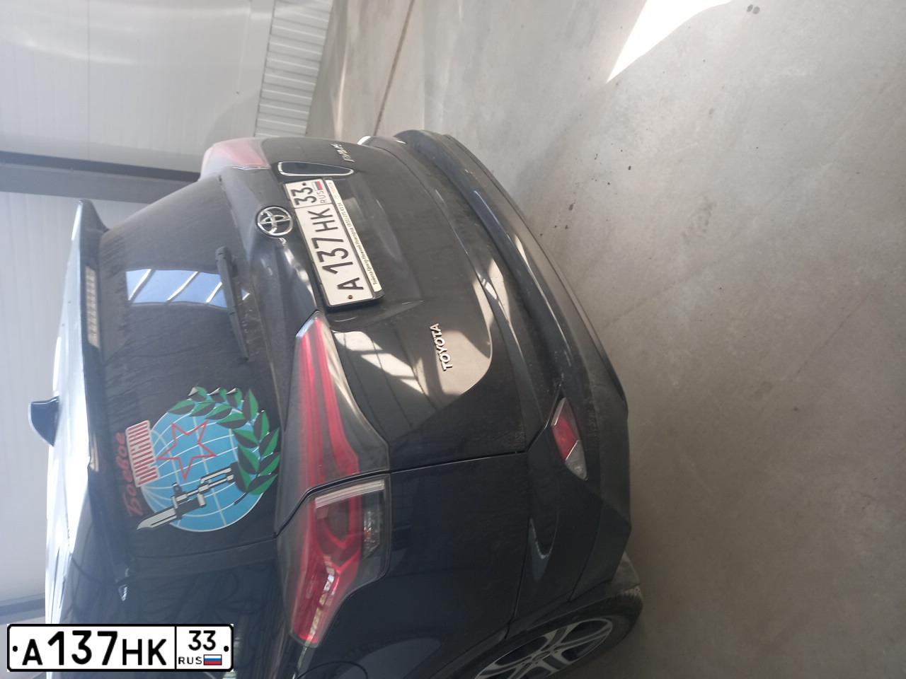 Фото автомобиля TOYOTA RAV4, 2017 — госномер А137НК33. Цвет: ЧЕРНЫЙ МЕТАЛЛИК