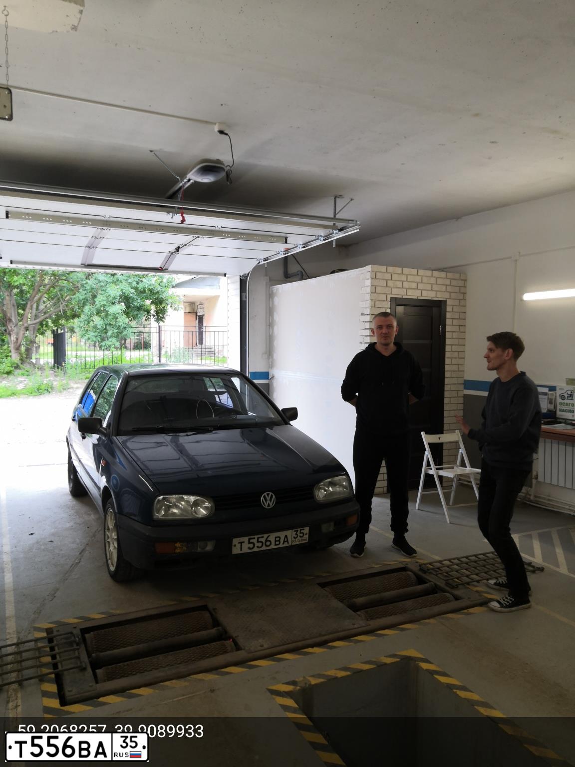 Фото автомобиля VOLKSWAGEN GOLF, 1992 — госномер М593ЕВ35. Цвет: синий