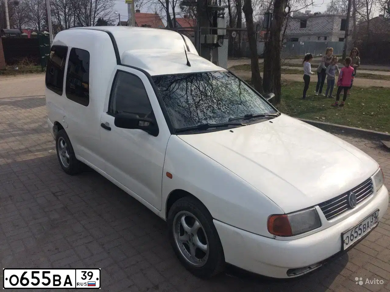 Фото автомобиля VOLKSWAGEN CADDY, 1998 — госномер О655ВА39. Цвет: БЕЛЫЙ