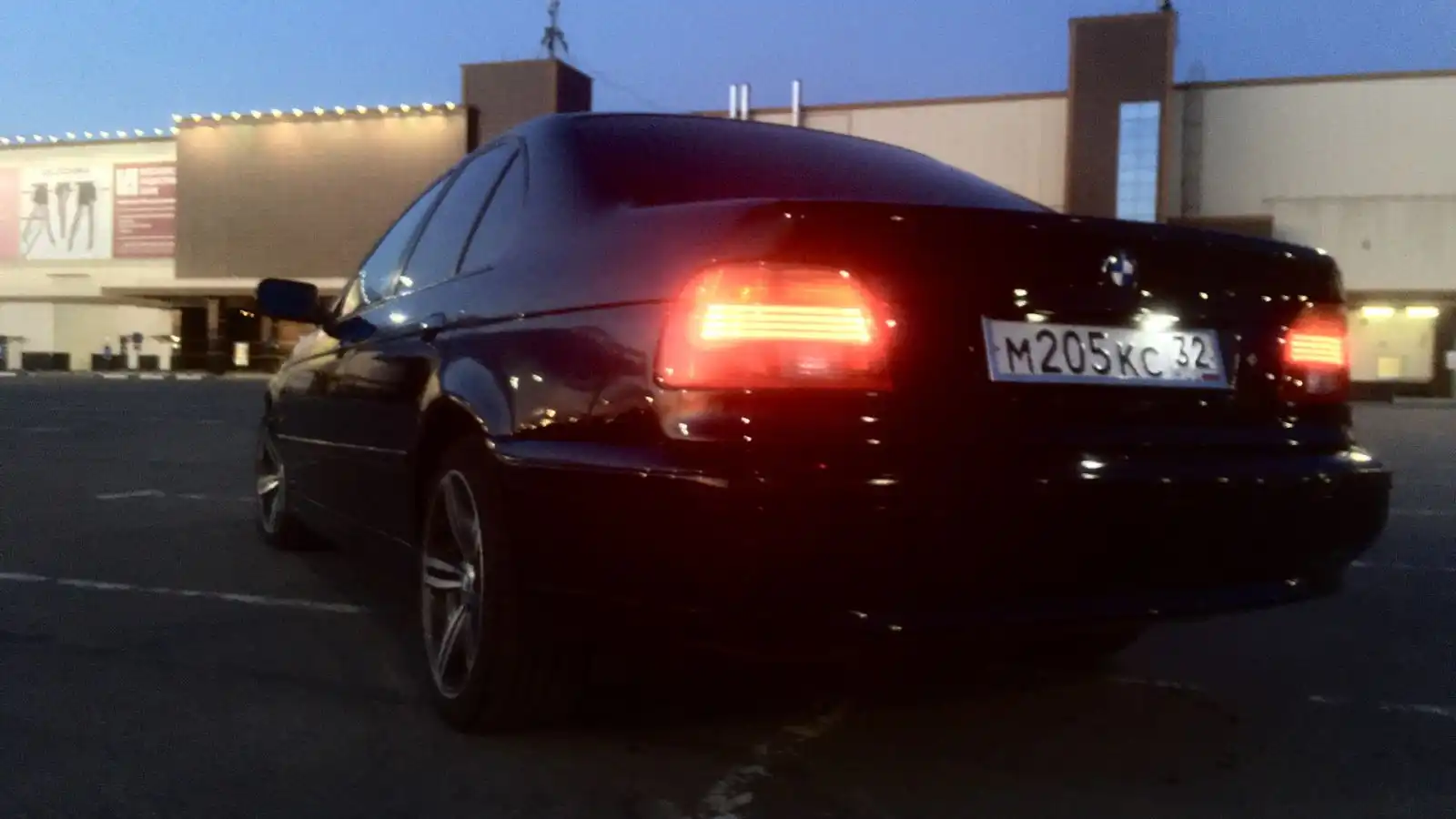Фото автомобиля BMW SERIE 5, 2000 — госномер Р742ЕР46. Цвет: ЧЕРНЫЙ