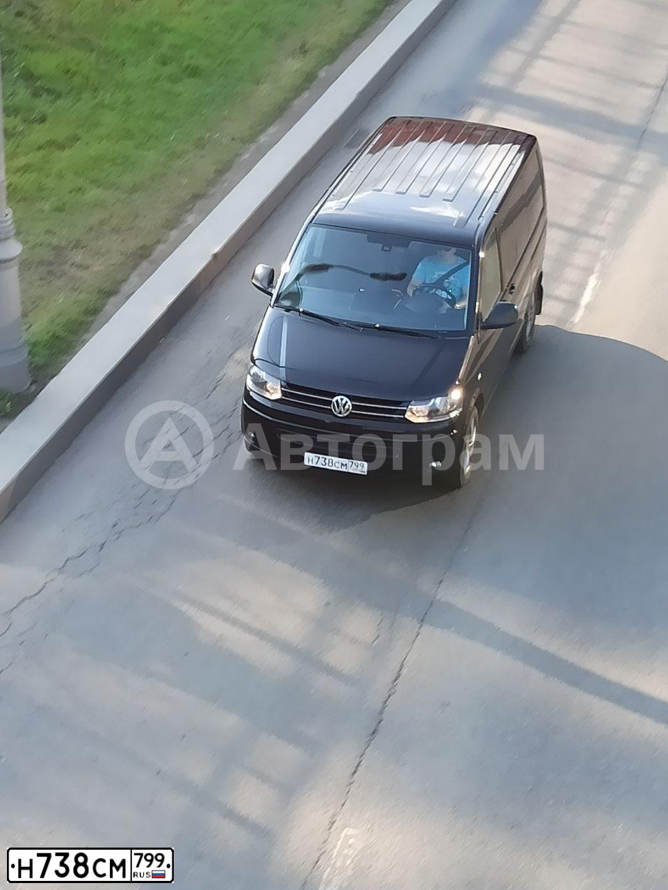 Фото автомобиля VOLKSWAGEN MULTIVAN, 2014 — госномер Н738СМ799. Цвет: ЧЕРНЫЙ