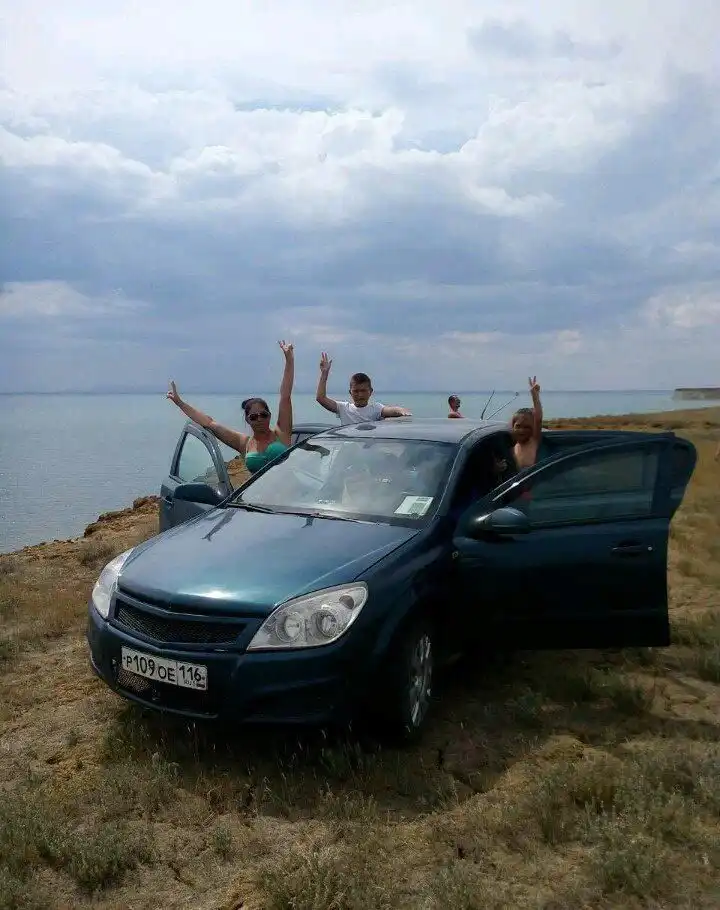 Фото автомобиля OPEL ASTRA, 2007 — госномер Р245ЕТ18. Цвет: ТЕМНО-СИНИЙ