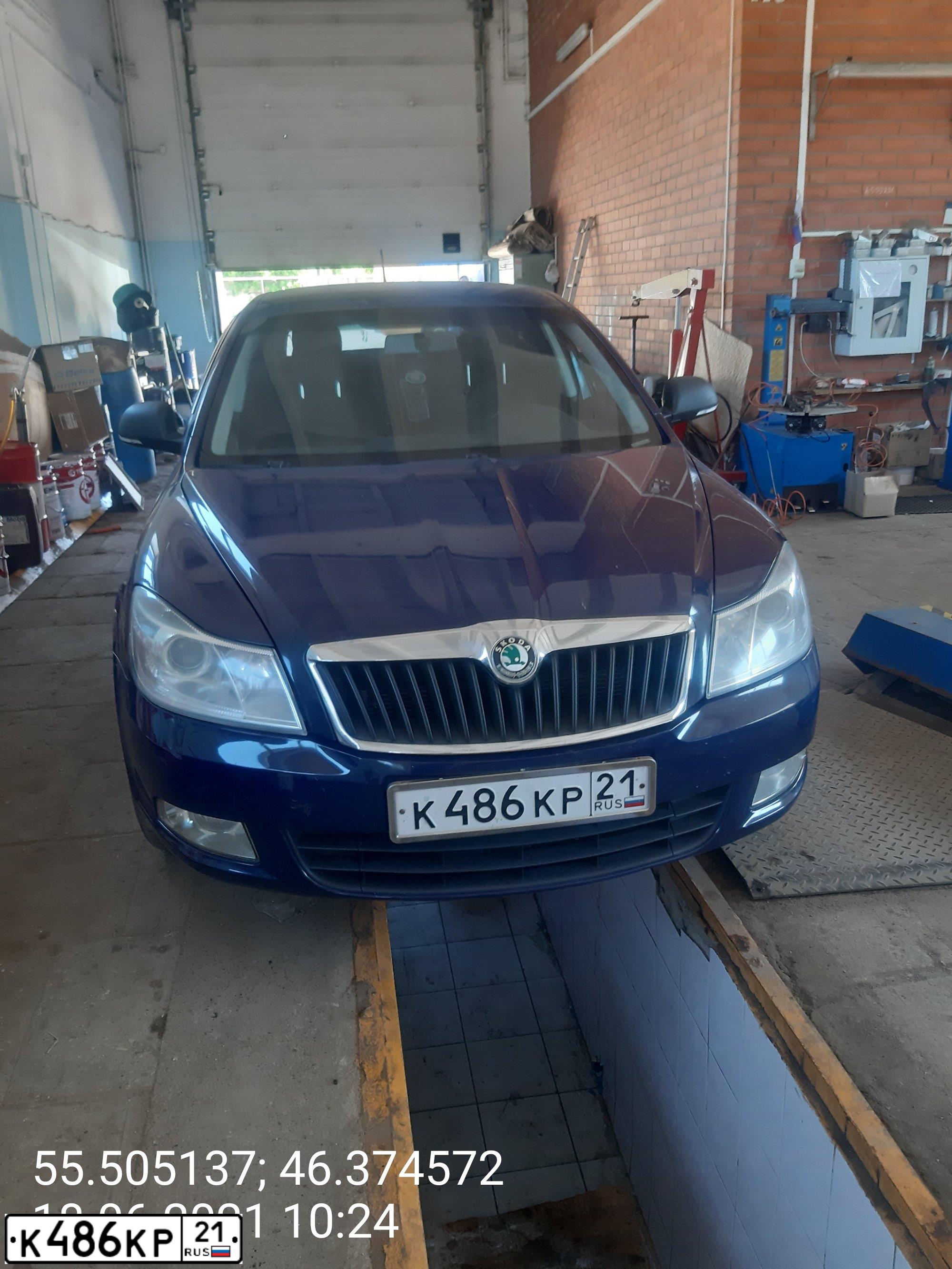 Фото автомобиля SKODA OCTAVIA, 2011 — госномер К486КР21. Цвет: ТЕМНО-СИНИЙ