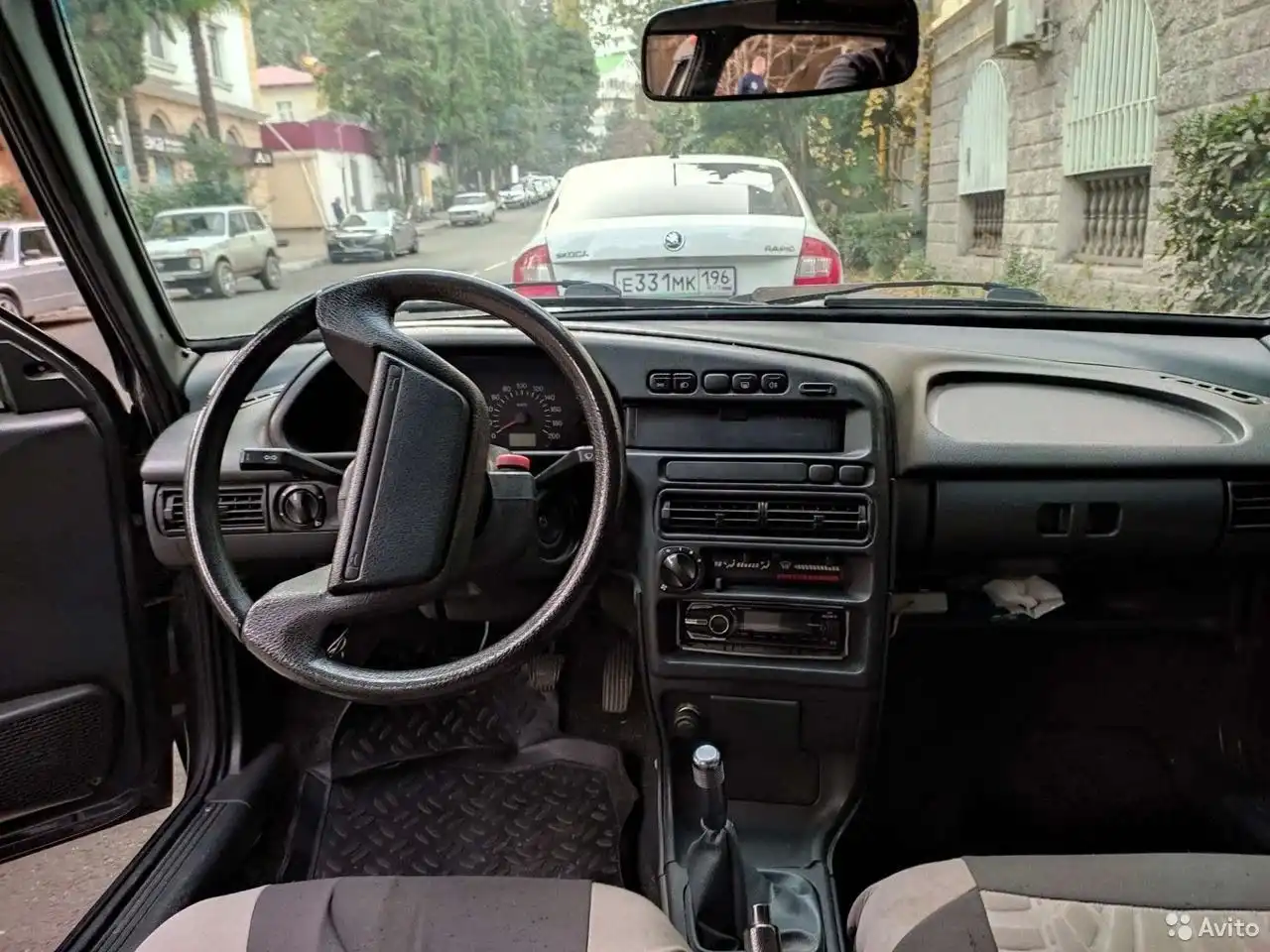 Фото автомобиля SKODA RAPID, 2016 — госномер Е331МК196. Цвет: БЕЛЫЙ