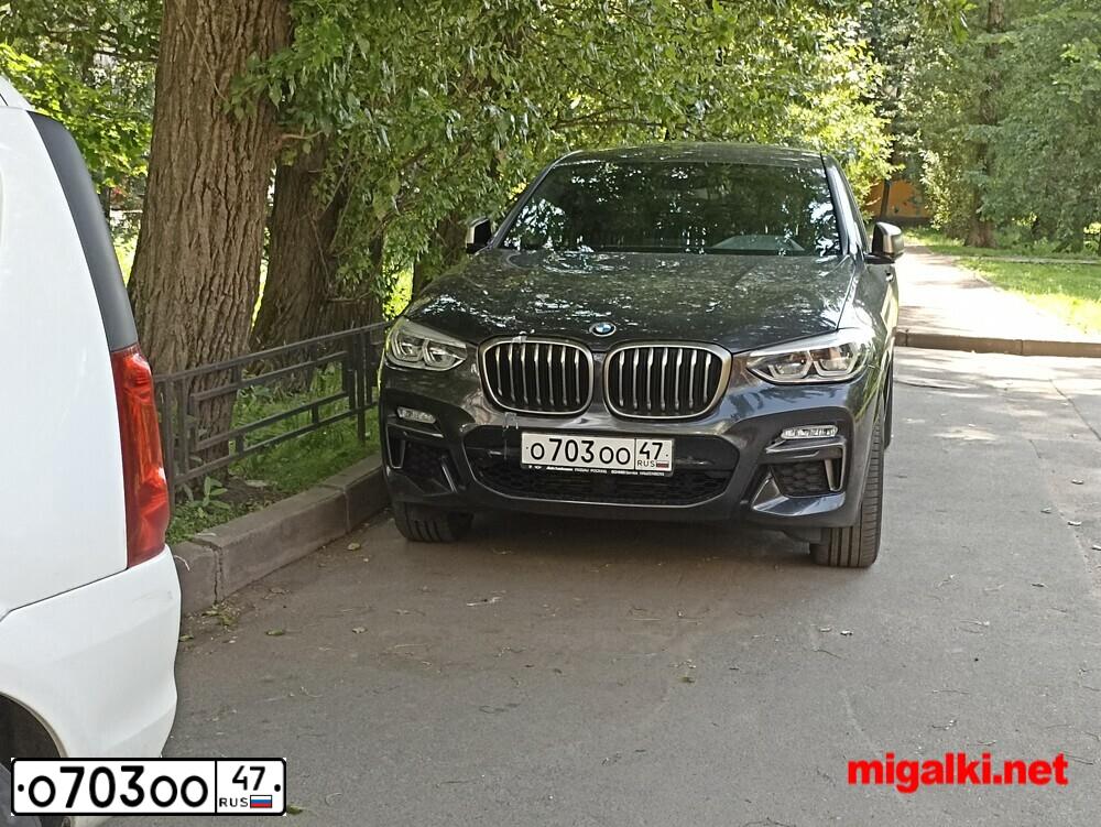 Фото автомобиля MERCEDES M-KLASSE, 2010 — госномер О703ОО47. Цвет: ЧЕРНЫЙ