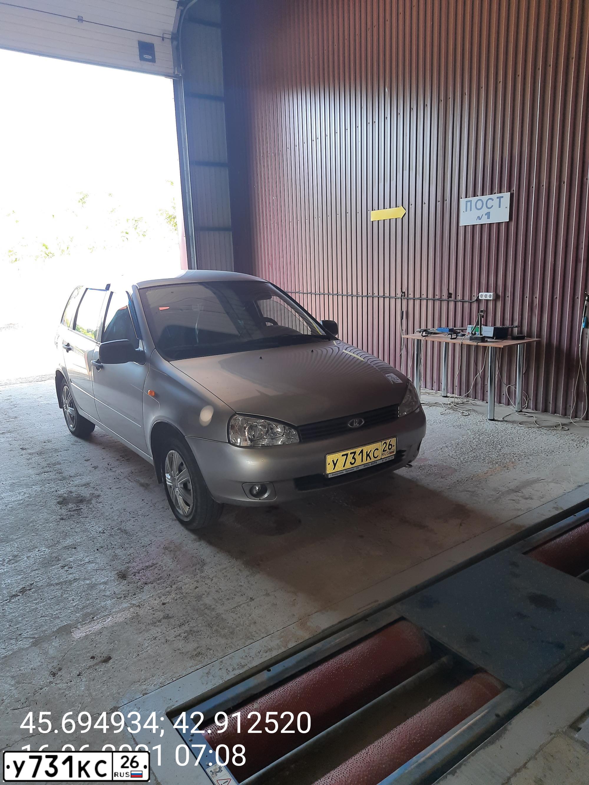 Фото автомобиля LADA 1117 KALINA, 2010 — госномер У731КС26. Цвет: СЕРЕБРИСТО - БЕЖЕВЫЙ