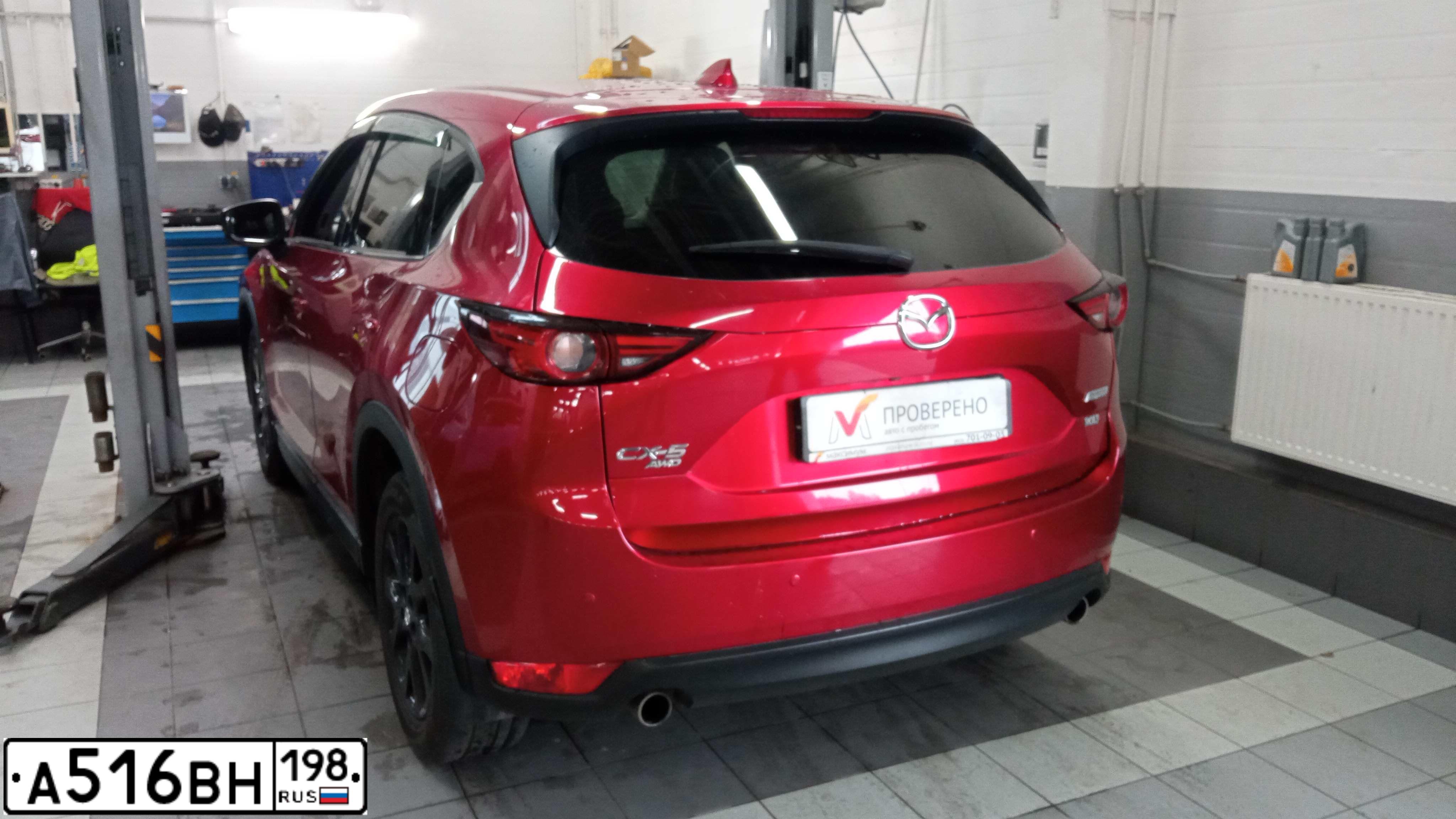 Фото автомобиля MAZDA CX-5, 2018 — госномер В125ОХ51. Цвет: Красный