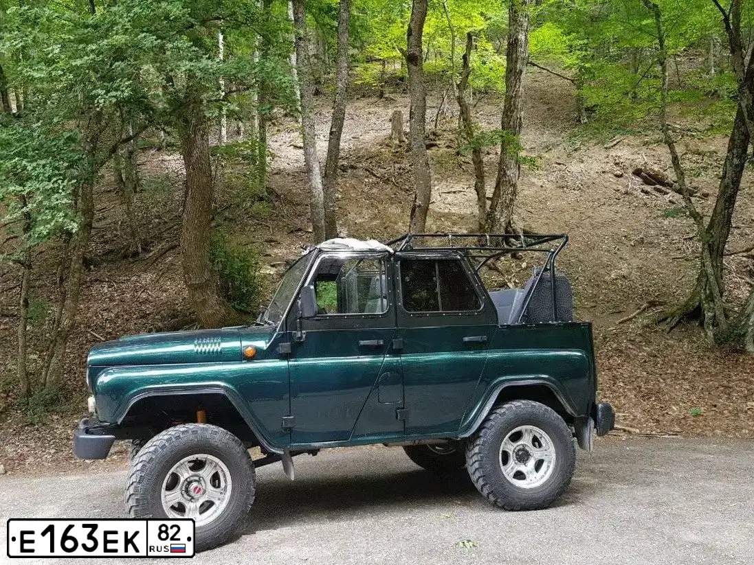 Фото автомобиля UAZ 3151 / HUNTER, 2016 — госномер Е163ЕК82. Цвет: темно-зеленый металлик