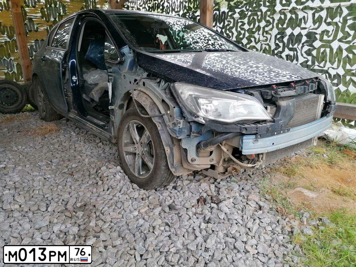 Фото автомобиля OPEL ASTRA, 2010 — госномер В976ОС76. Цвет: синий