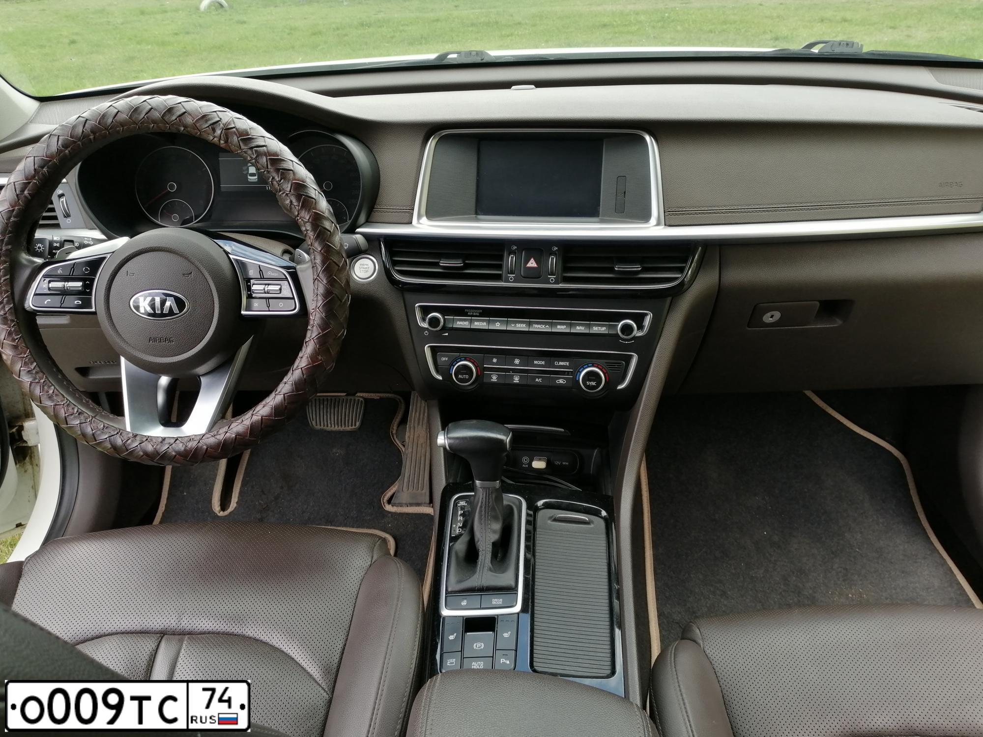 Фото автомобиля KIA MAGENTIS / OPTIMA, 2018 — госномер О009ТС74. Цвет: Белый
