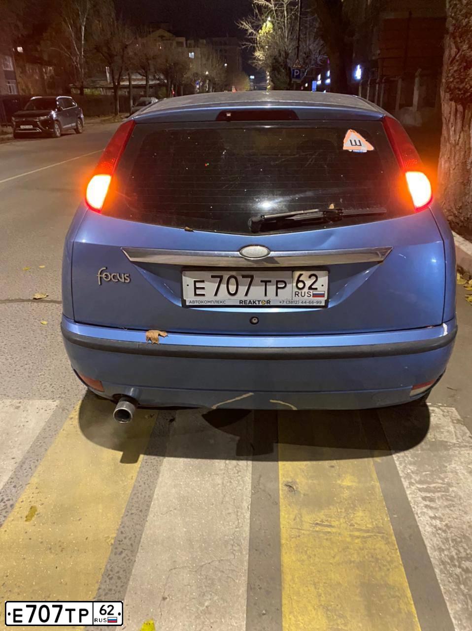 Фото автомобиля FORD FOCUS, 2002 — госномер Е707ТР62. Цвет: СВЕТЛО-ГОЛУБОЙ