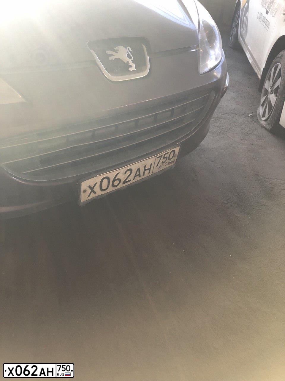 Фото автомобиля PEUGEOT 407, 2008 — госномер А095ЕК199. Цвет: ФИОЛЕТОВЫЙ