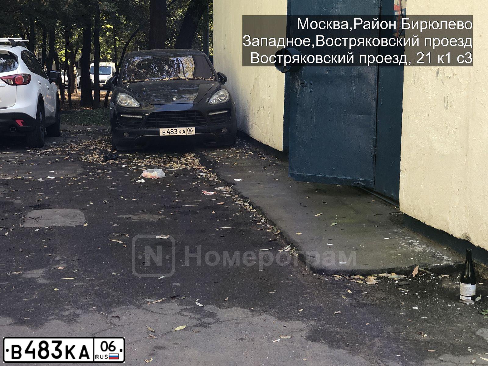 Фото автомобиля PORSCHE CAYENNE, 2010 — госномер В483КА06. Цвет: Темно-синий