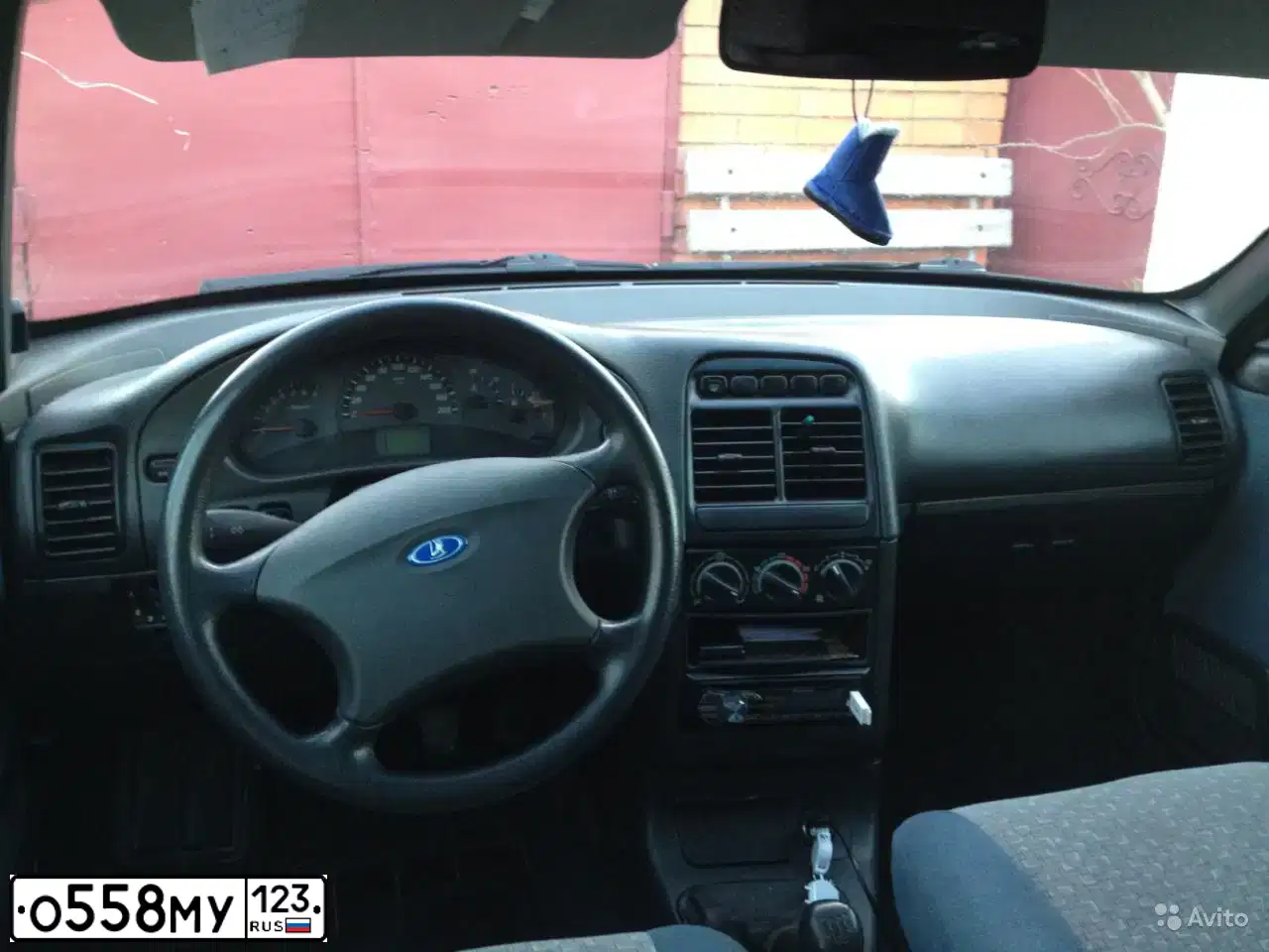 Фото автомобиля LADA 2110, 2007 — госномер Т557КВ23. Цвет: СВЕТЛО-СЕРЕБРИСТЫЙ МЕТАЛЛ