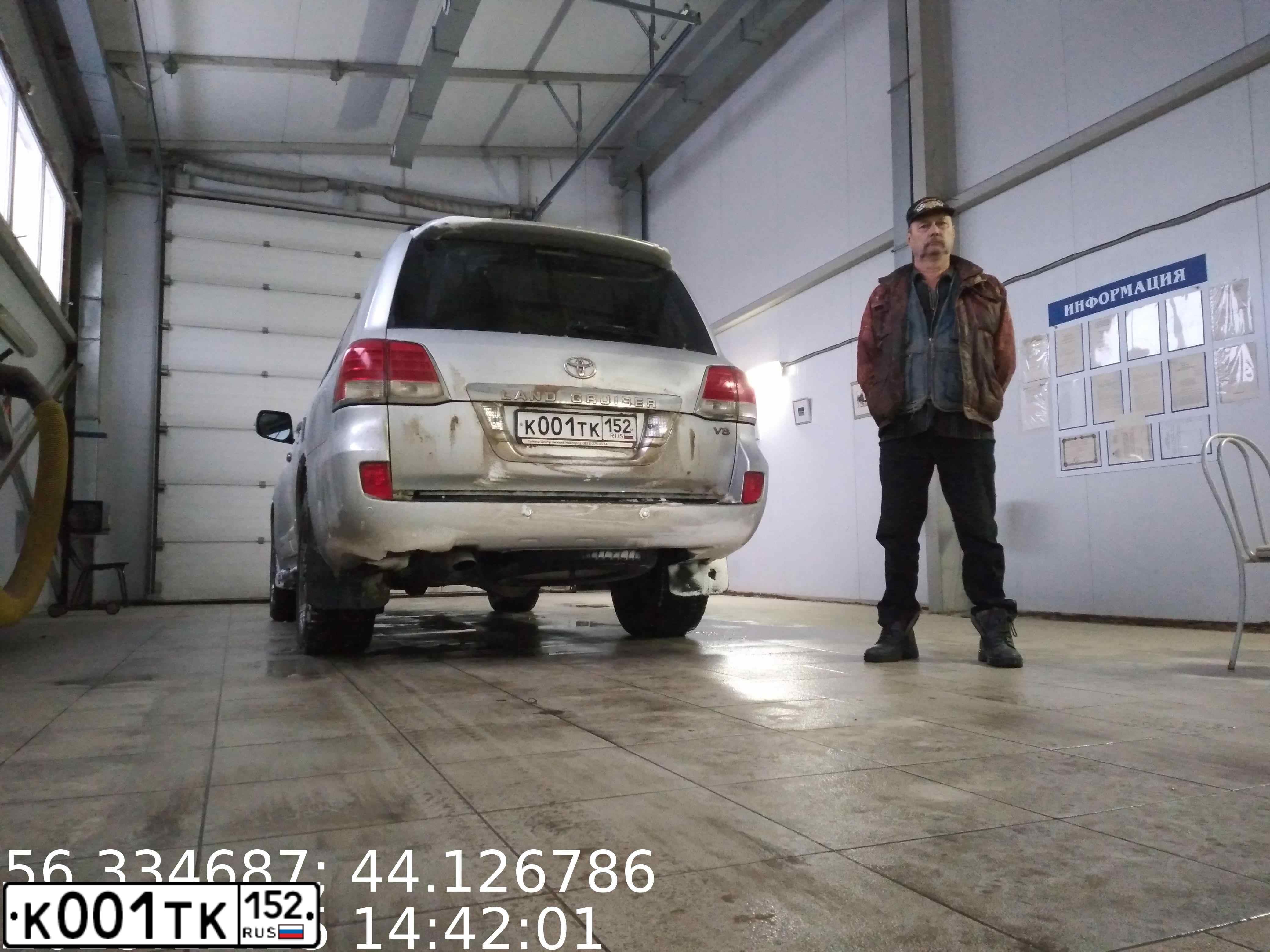 Фото автомобиля TOYOTA LANDCRUISER 200, 2012 — госномер К001ТК152. Цвет: СВЕТЛО-СЕРЫЙ