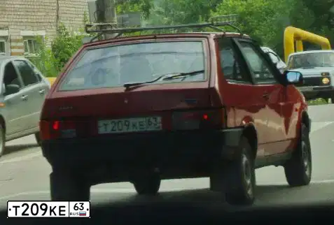 Фото автомобиля LADA 2108 SAMARA, 1991 — госномер Т209КЕ63. Цвет: Красный