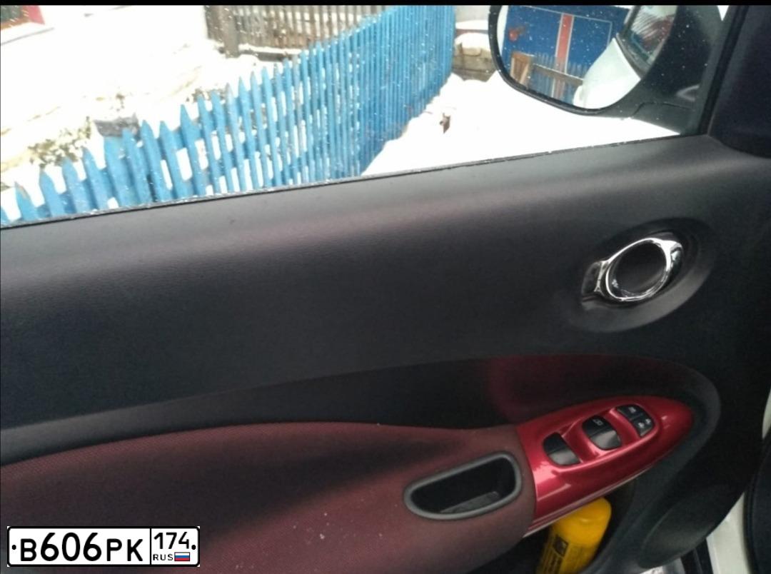 Фото автомобиля NISSAN JUKE, 2012 — госномер Р689НР196. Цвет: Белый