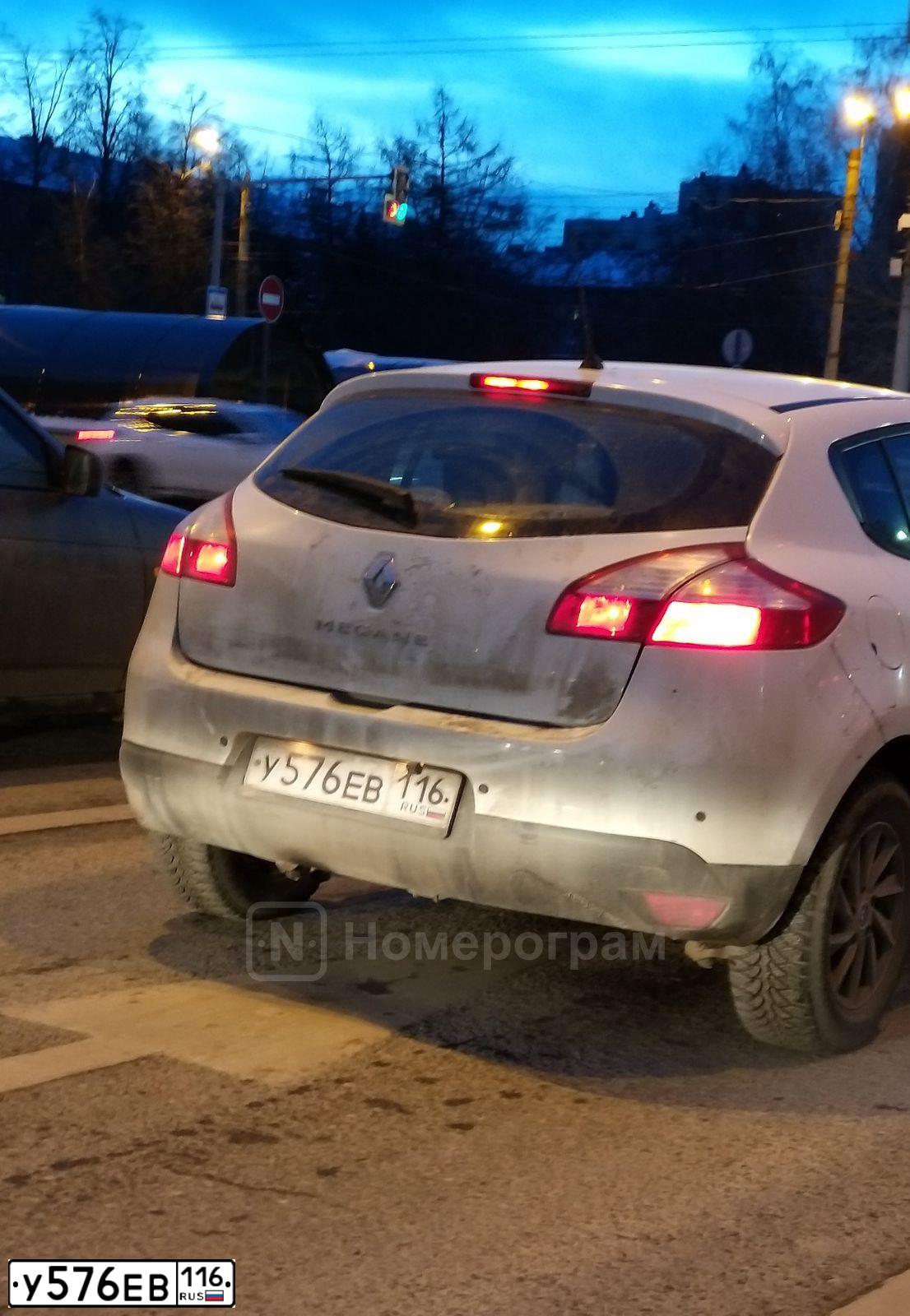 Фото автомобиля RENAULT MEGANE, 2014 — госномер У576ЕВ116. Цвет: Белый