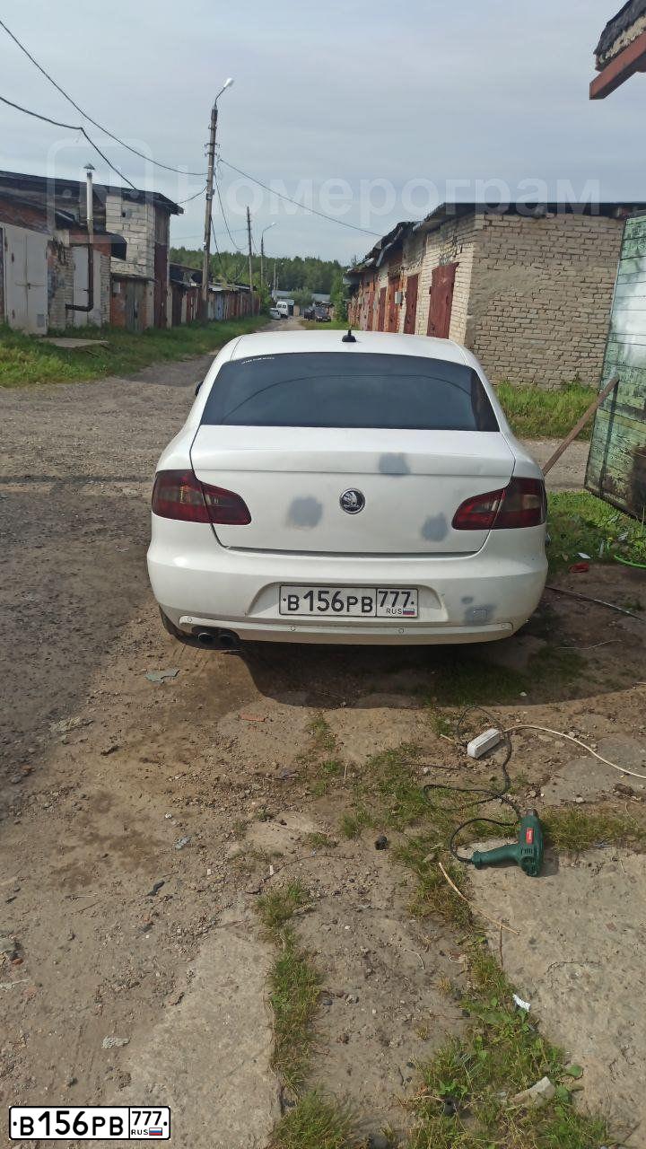 Фото автомобиля SKODA SUPERB, 2012 — госномер В156РВ777. Цвет: БЕЛЫЙ