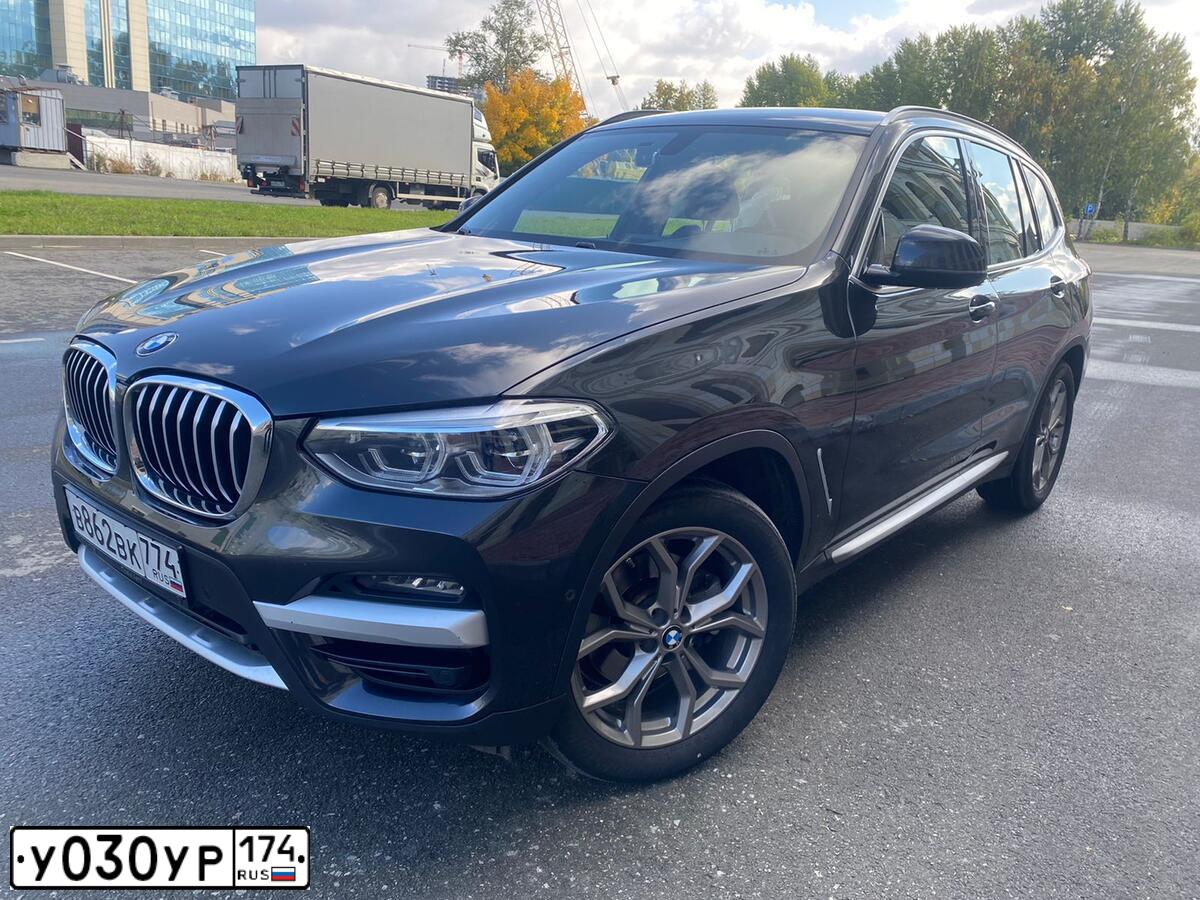 Фото автомобиля BMW X3 XDRIVE20D, 2020 — госномер Р358УТ790. Цвет: СЕРЫЙ