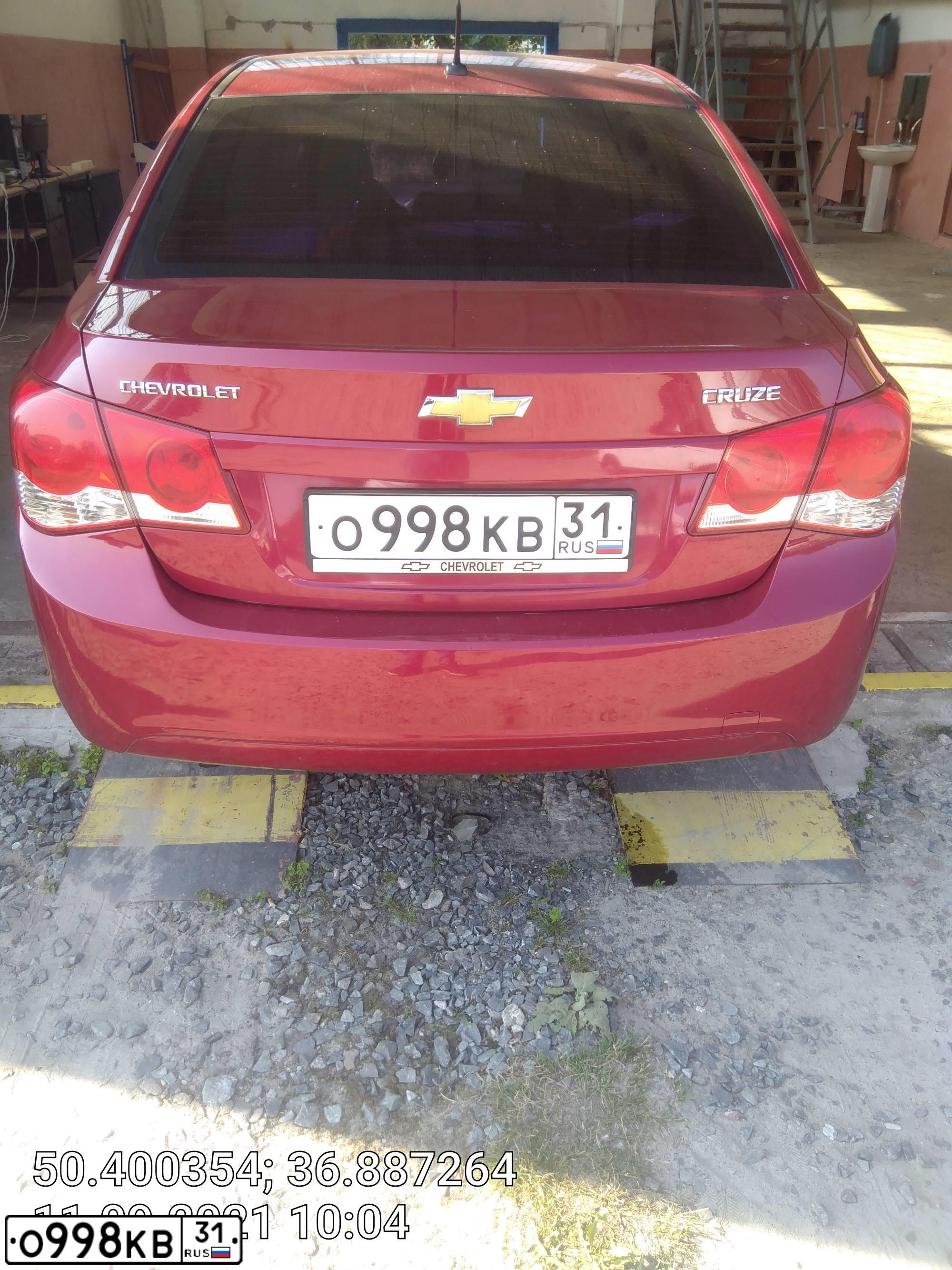 Фото автомобиля CHEVROLET CRUZE, 2010 — госномер О998КВ31. Цвет: КРАСНЫЙ