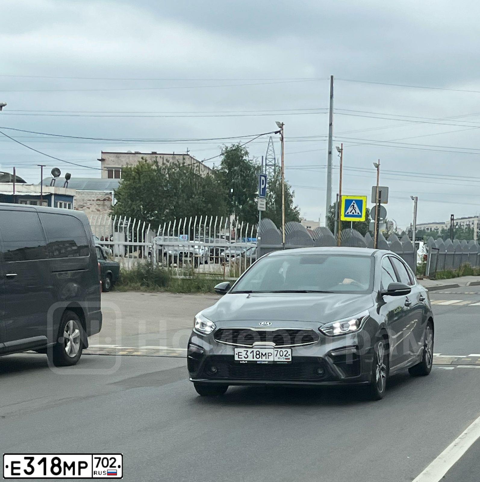 Фото автомобиля KIA CERATO, 2021 — госномер У392СМ60. Цвет: СЕРЫЙ