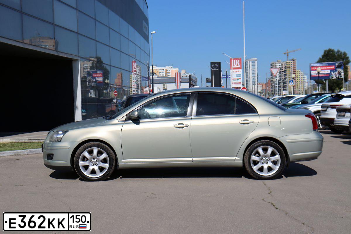 Фото автомобиля TOYOTA AVENSIS, 2007 — госномер Е362КК150. Цвет: СВЕТЛО-ОЛИВКОВЫЙ