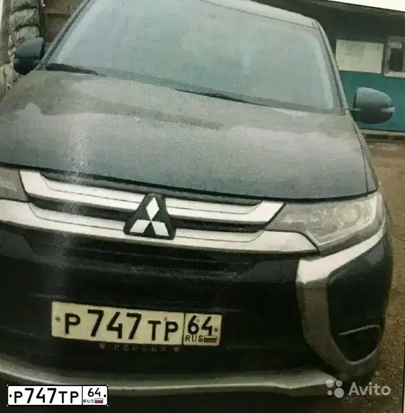 Фото автомобиля MITSUBISHI OUTLANDER, 2015 — госномер Р747ТР64. Цвет: Серый