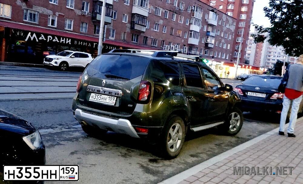 Фото автомобиля RENAULT DUSTER, 2016 — госномер К909МО159. Цвет: Зеленый
