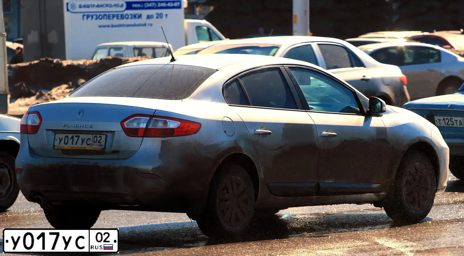 Фото автомобиля RENAULT FLUENCE, 2011 — госномер У017УС02. Цвет: СВЕТЛО-СЕРО-ГОЛУБОЙ