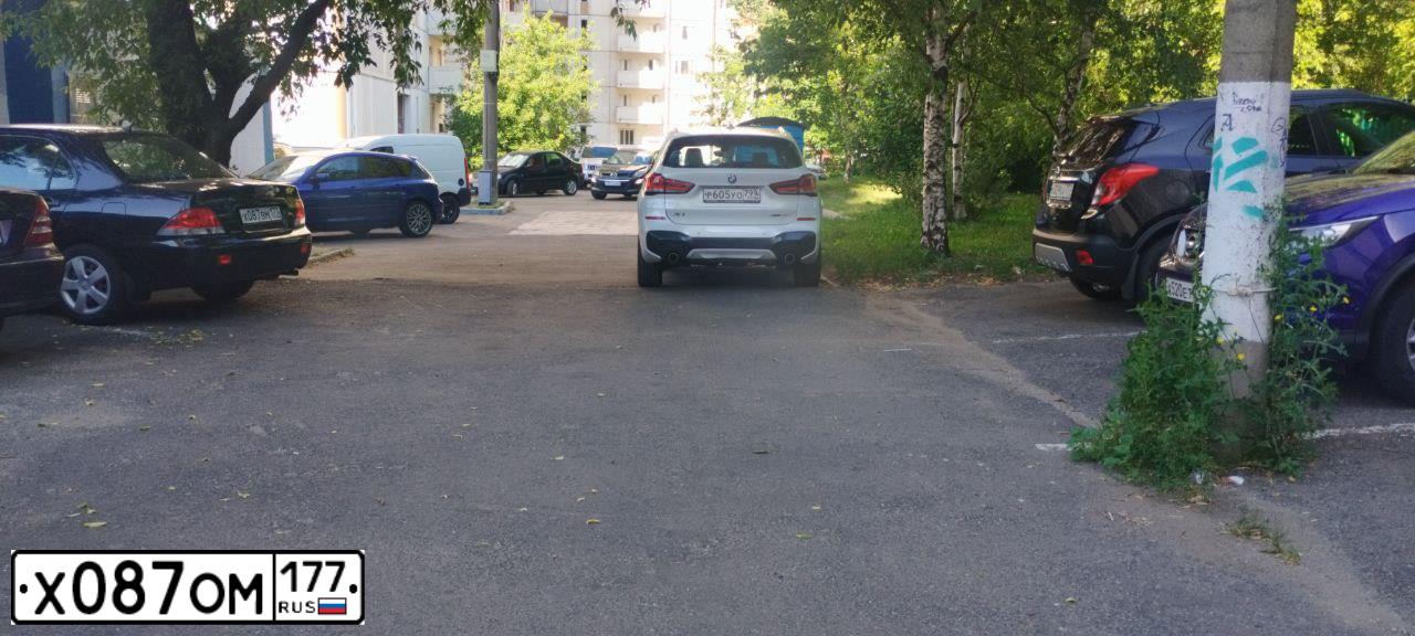 Фото автомобиля MAZDA 3, 2006 — госномер Х483УЕ197. Цвет: ЧЕРНЫЙ