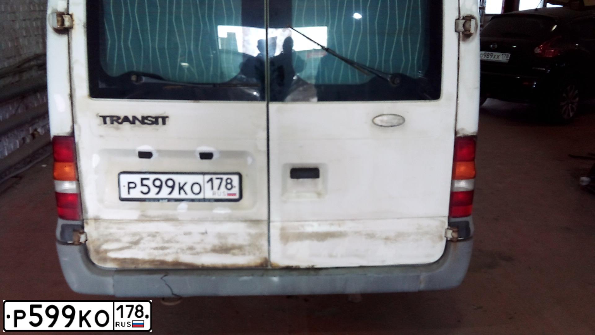 Фото автомобиля FORD TRANSIT, 2003 — госномер Р599КО178. Цвет: БЕЛЫЙ