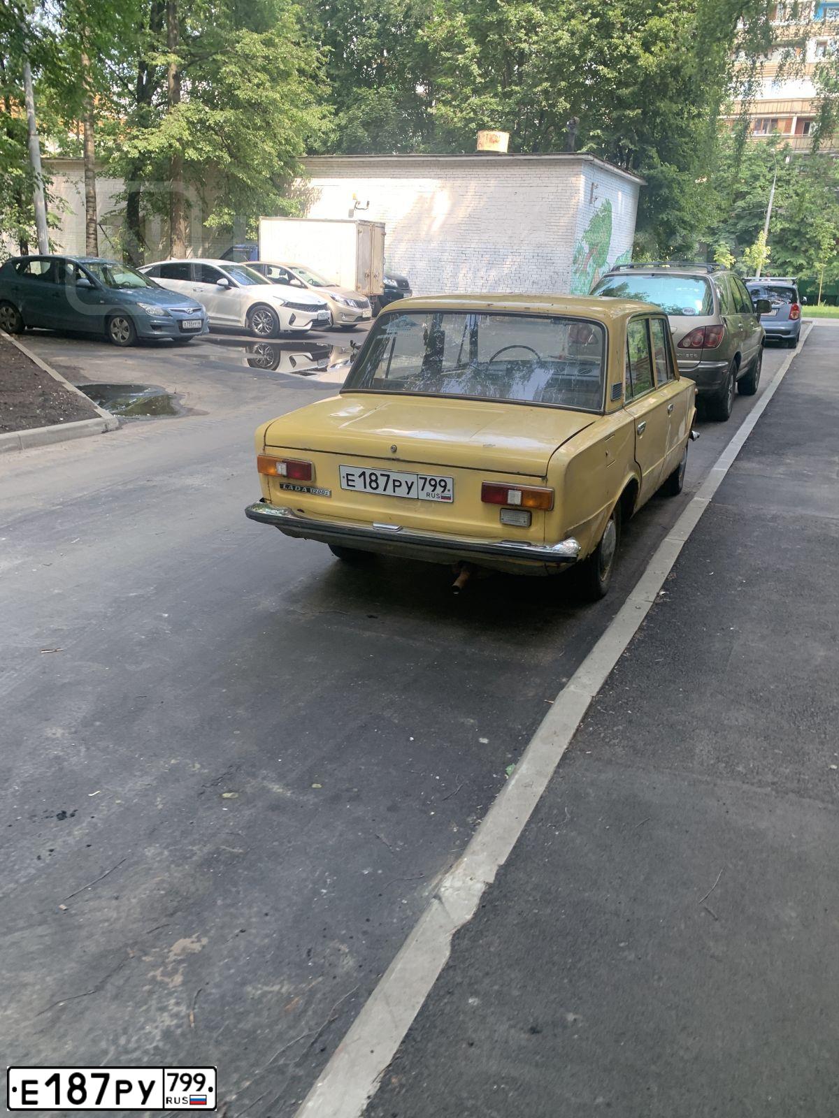 Фото автомобиля LADA 2101 LADA, 1983 — госномер Е187РУ799. Цвет: ЖЕЛТЫЙ