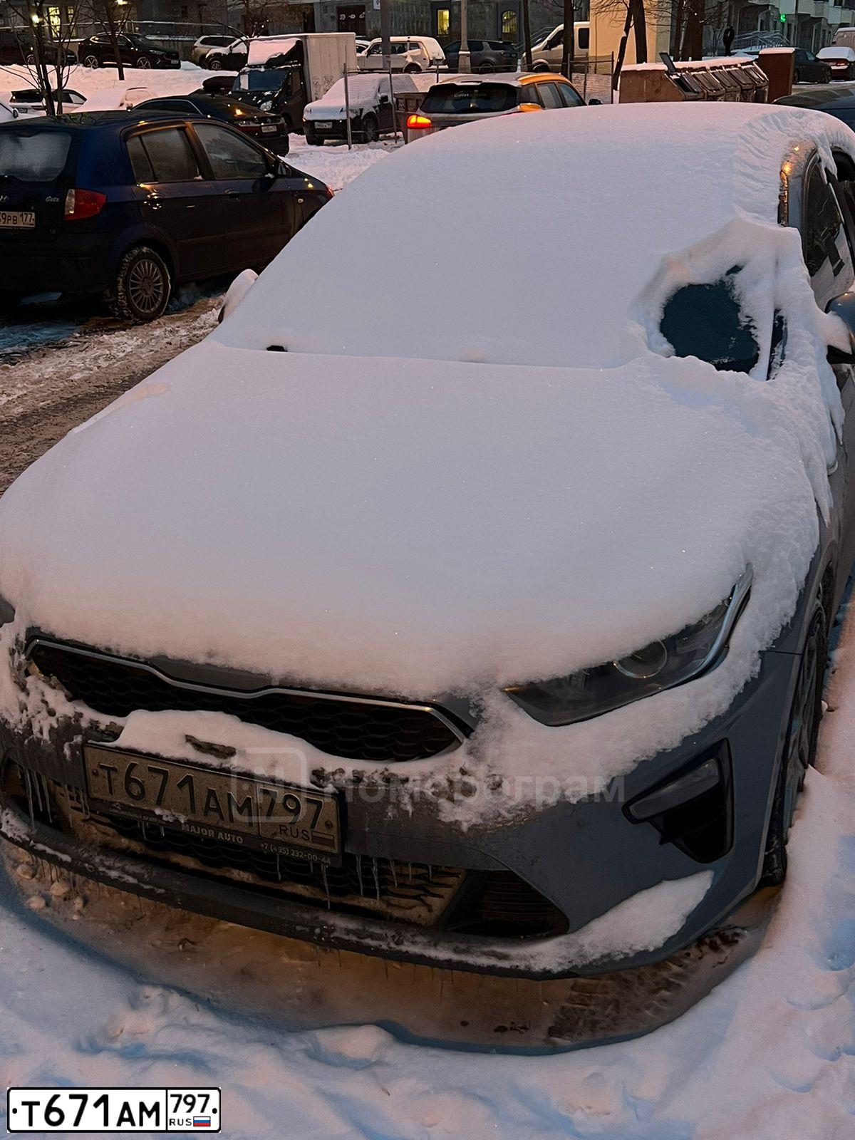 Фото автомобиля KIA CEE'D, 2020 — госномер Т671АМ797. Цвет: СЕРЕБРИСТЫЙ