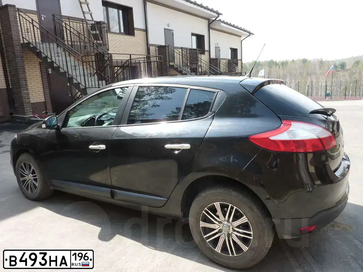 Фото автомобиля RENAULT MEGANE, 2010 — госномер С839ЕЕ138. Цвет: ЧЕРНЫЙ