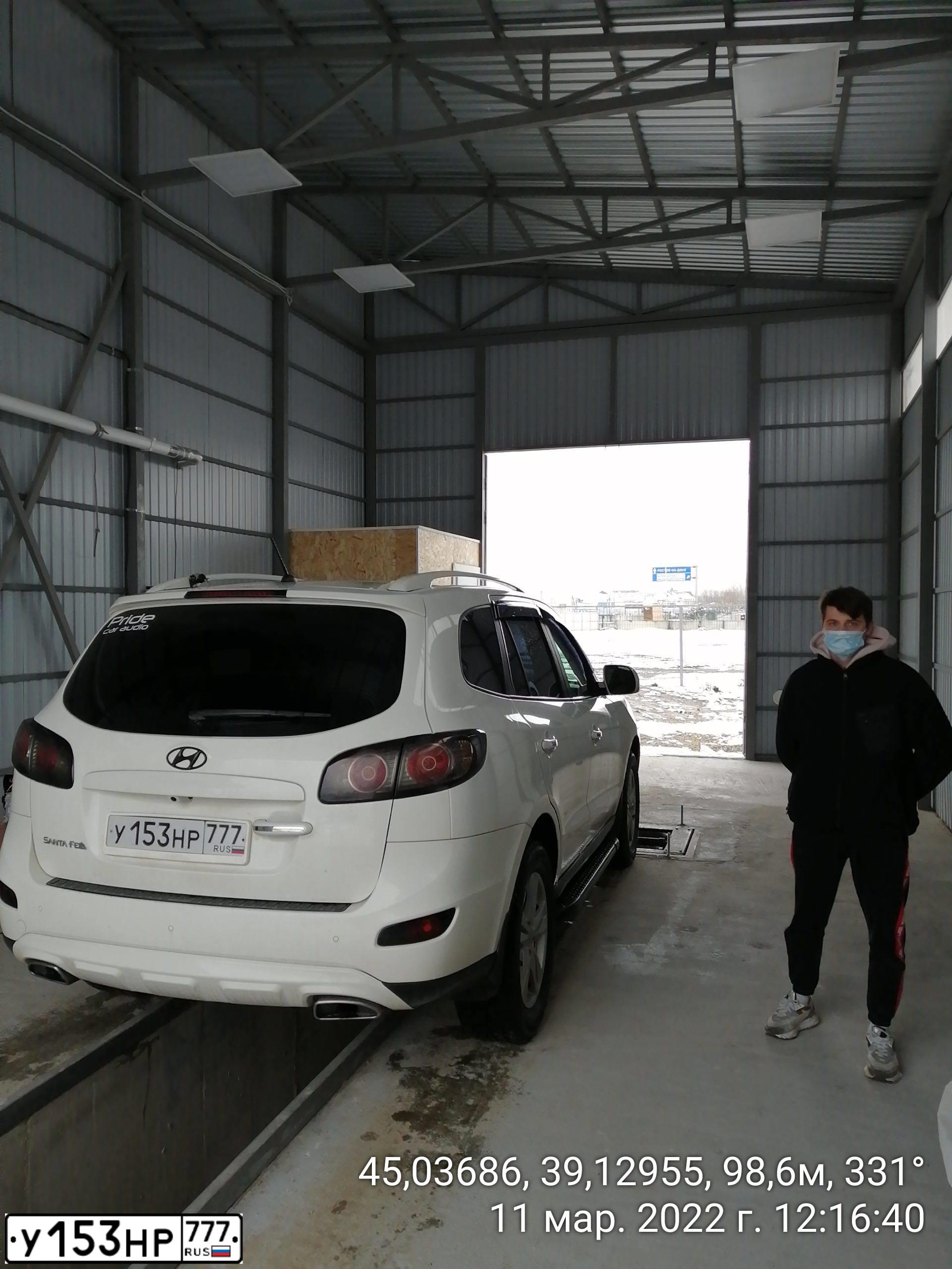 Фото автомобиля HYUNDAI SANTA FE, 2010 — госномер Т595ТТ190. Цвет: Белый