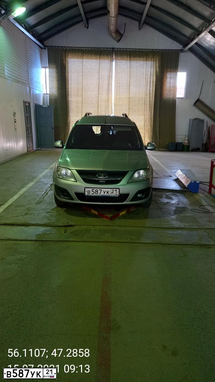 Фото автомобиля LADA LARGUS, 2013 — госномер В587УК21. Цвет: СЕРЕБРИСТЫЙ