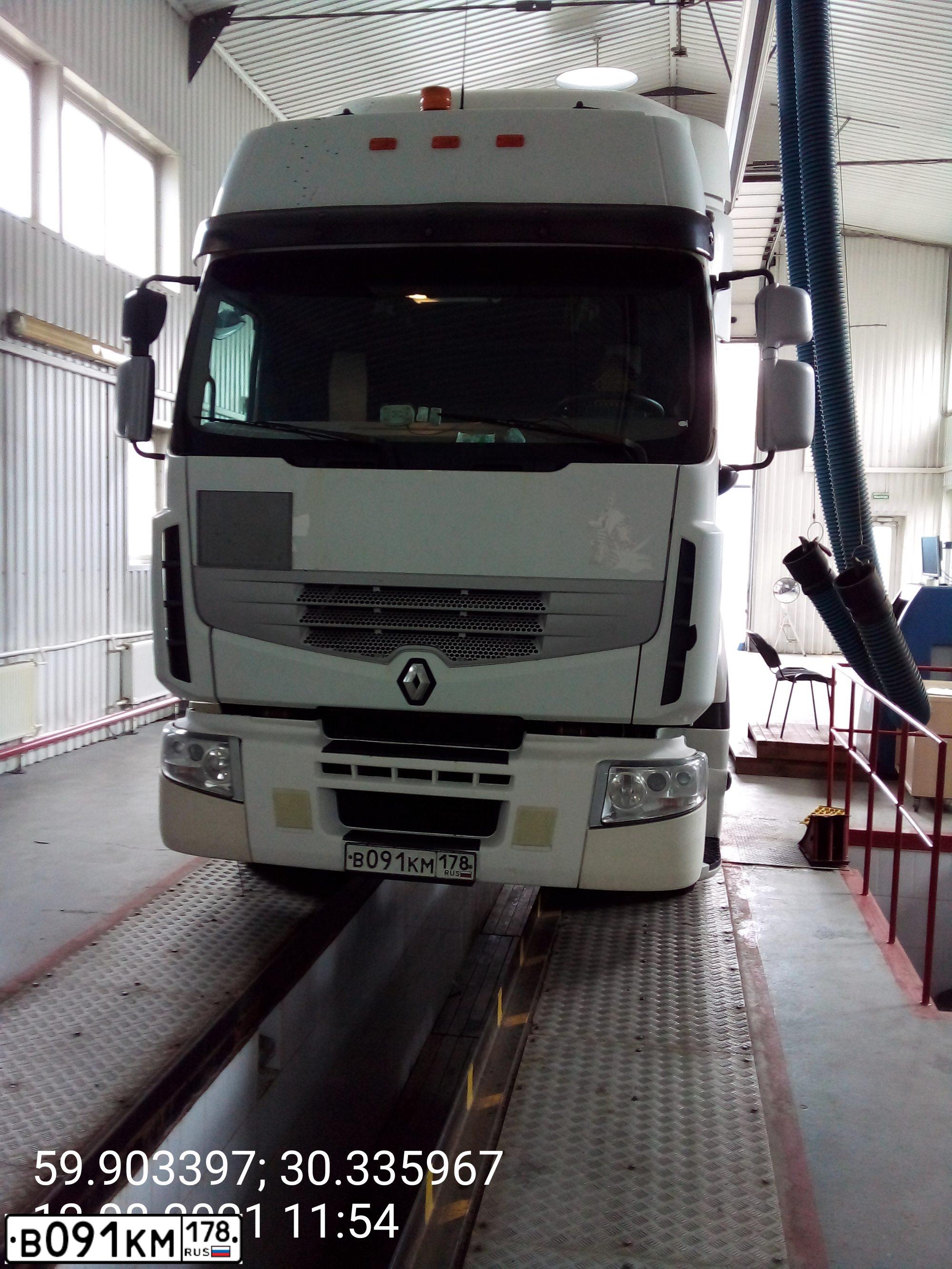 Фото автомобиля RENAULT PREMIUM 440, 2011 — госномер Т475УВ152. Цвет: Белый