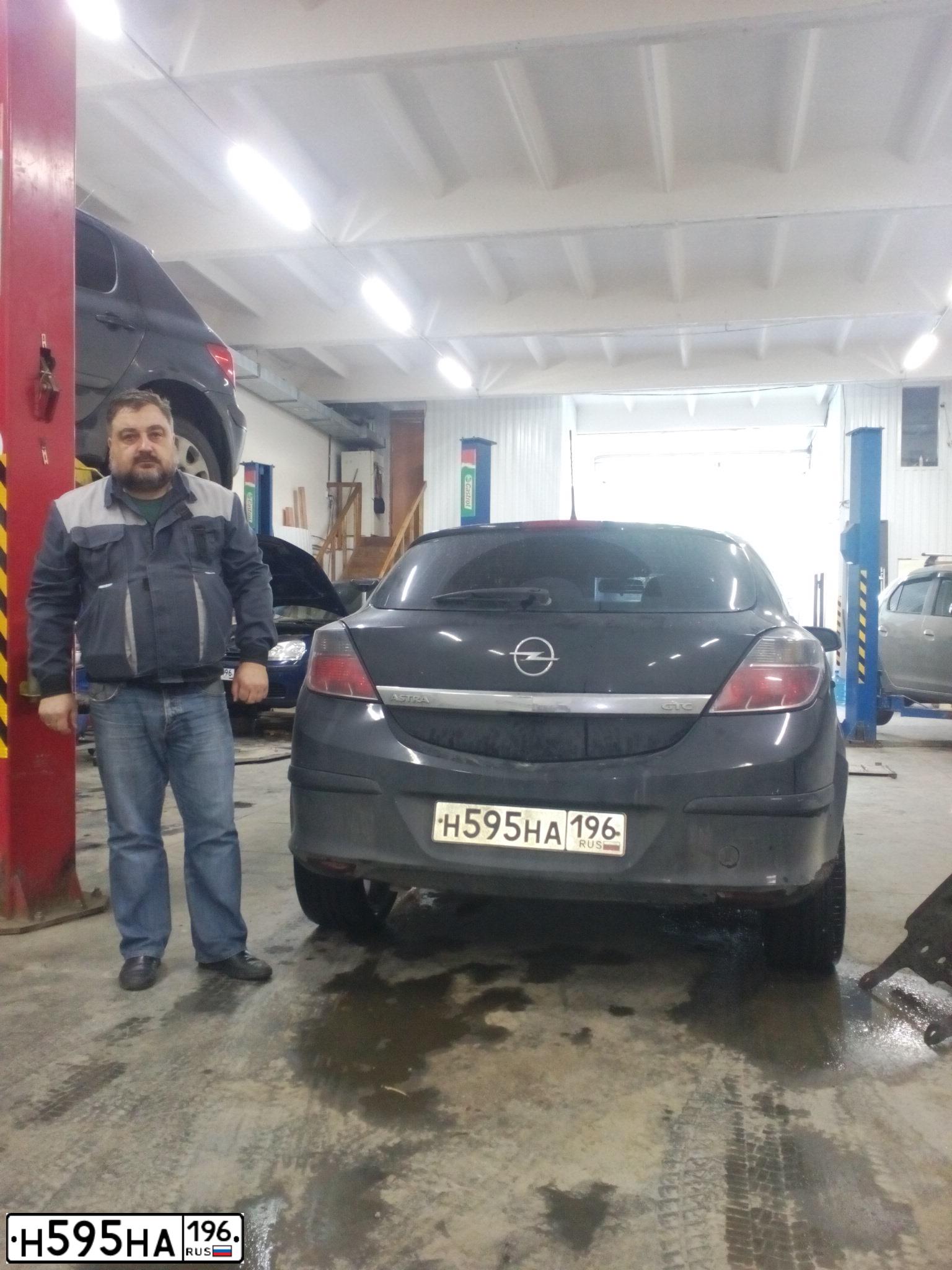 Фото автомобиля OPEL ASTRA, 2007 — госномер Н595НА196. Цвет: ЧЕРНЫЙ