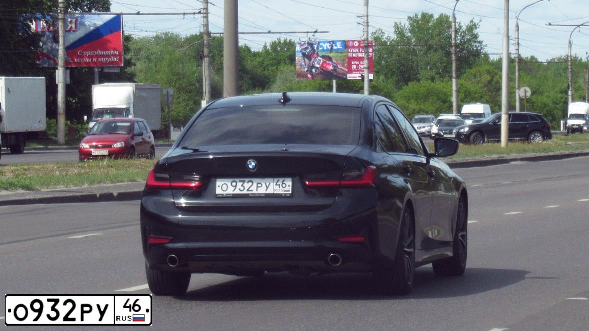 Фото автомобиля BMW SERIE 3, 2019 — госномер О932РУ46. Цвет: ЧЕРНЫЙ