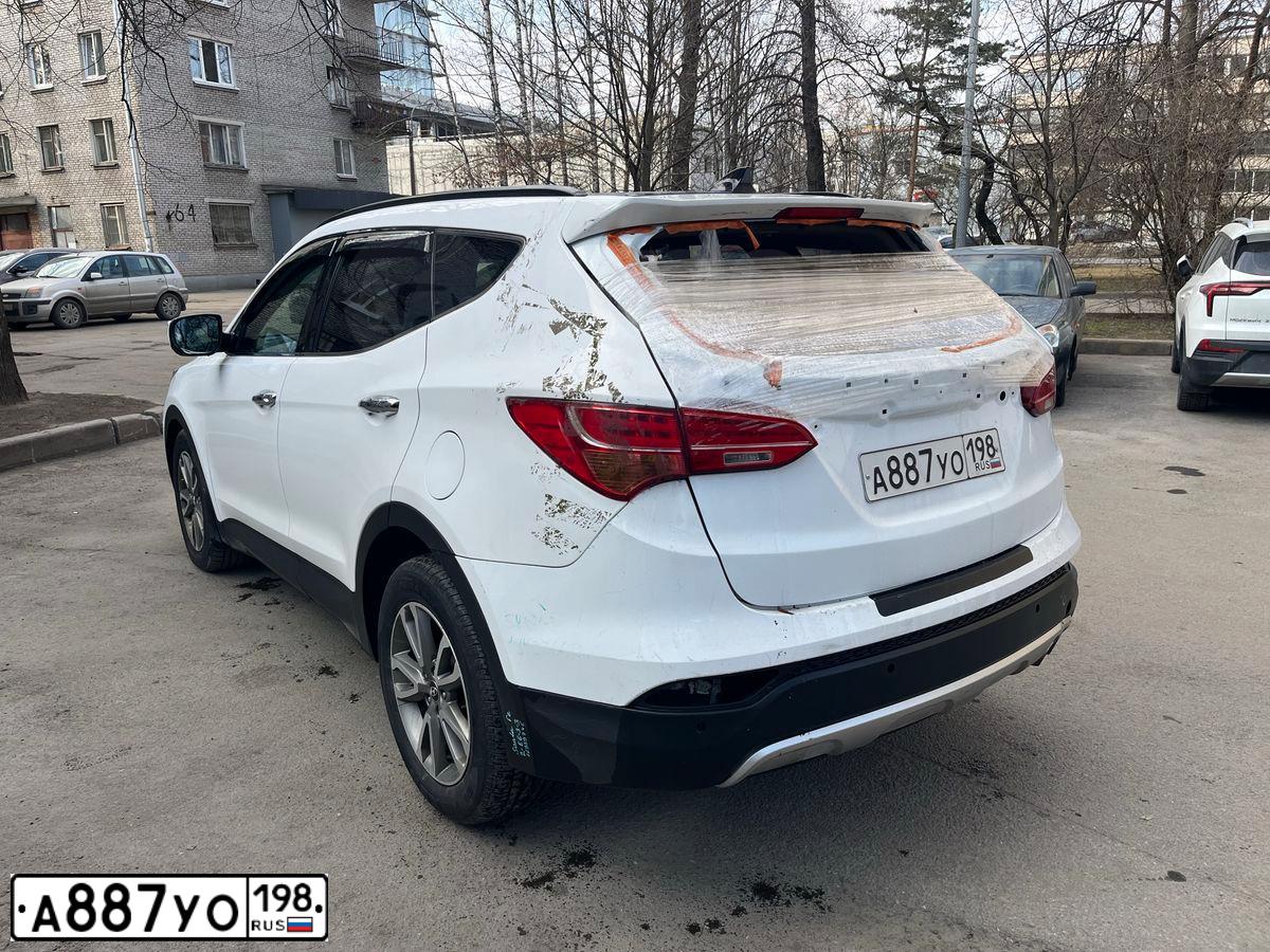 Фото автомобиля HYUNDAI SANTA FE, 2012 — госномер А887УО198. Цвет: Белый