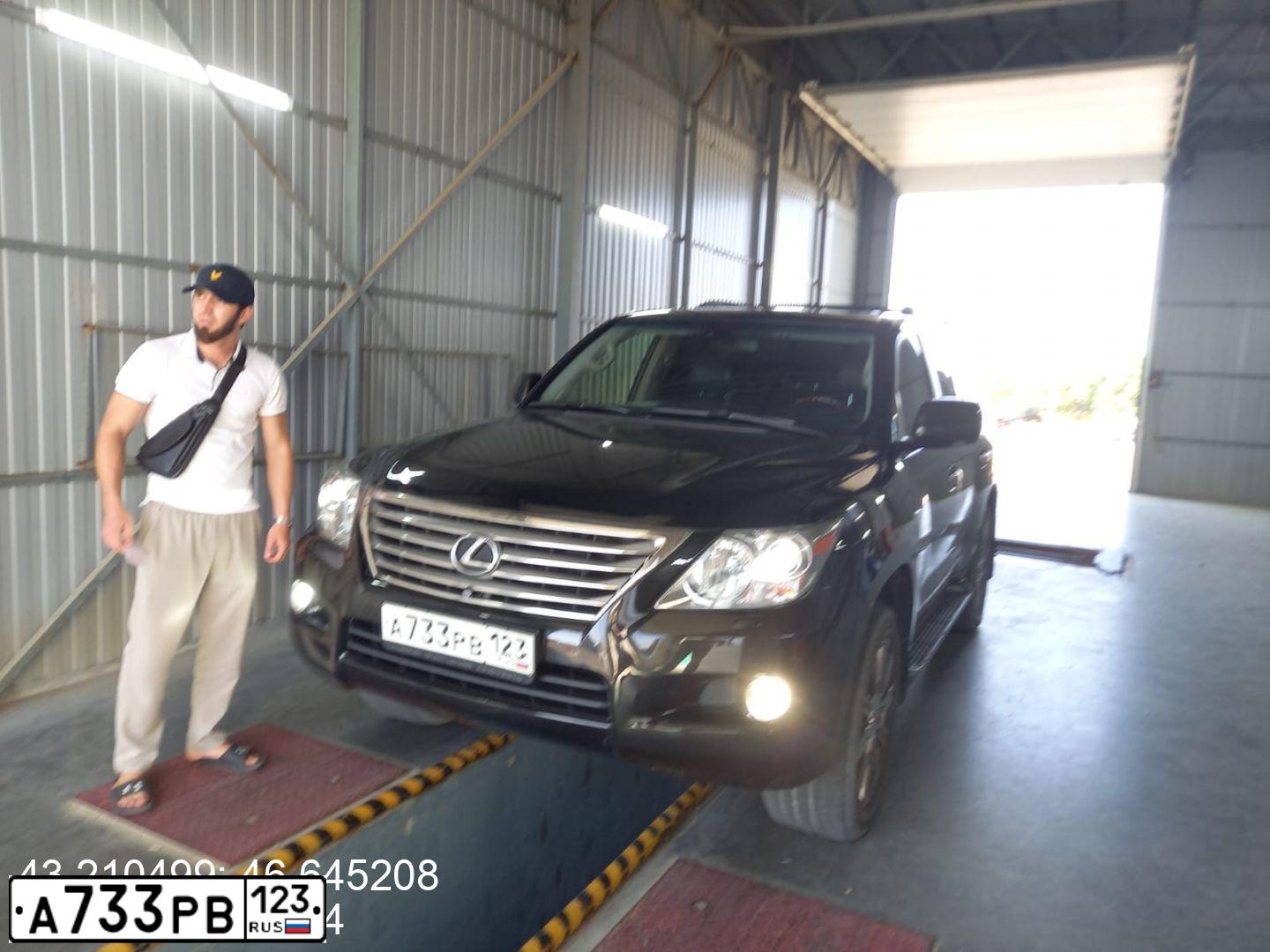 Фото автомобиля LEXUS LX, 2011 — госномер Н808АХ123. Цвет: ЧЕРНЫЙ