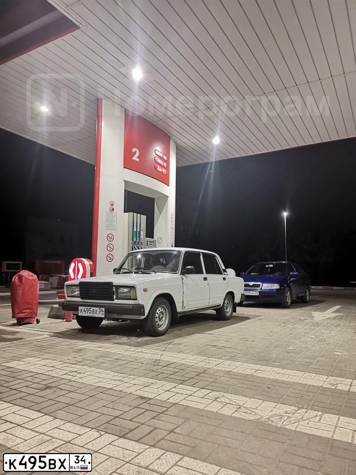Фото автомобиля LADA 2107, 2007 — госномер К495ВХ34. Цвет: ЯРКО БЕЛЫЙ