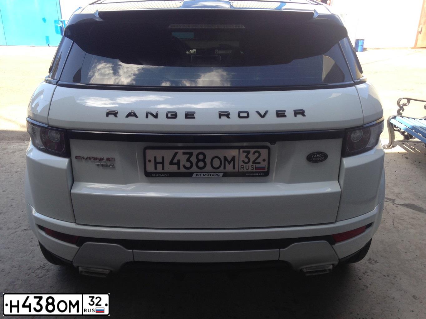 Фото автомобиля LANDROVER RANGE ROVER EVOQUE, 2011 — госномер О105НТ46. Цвет: ЯРКО-БЕЛЫЙ