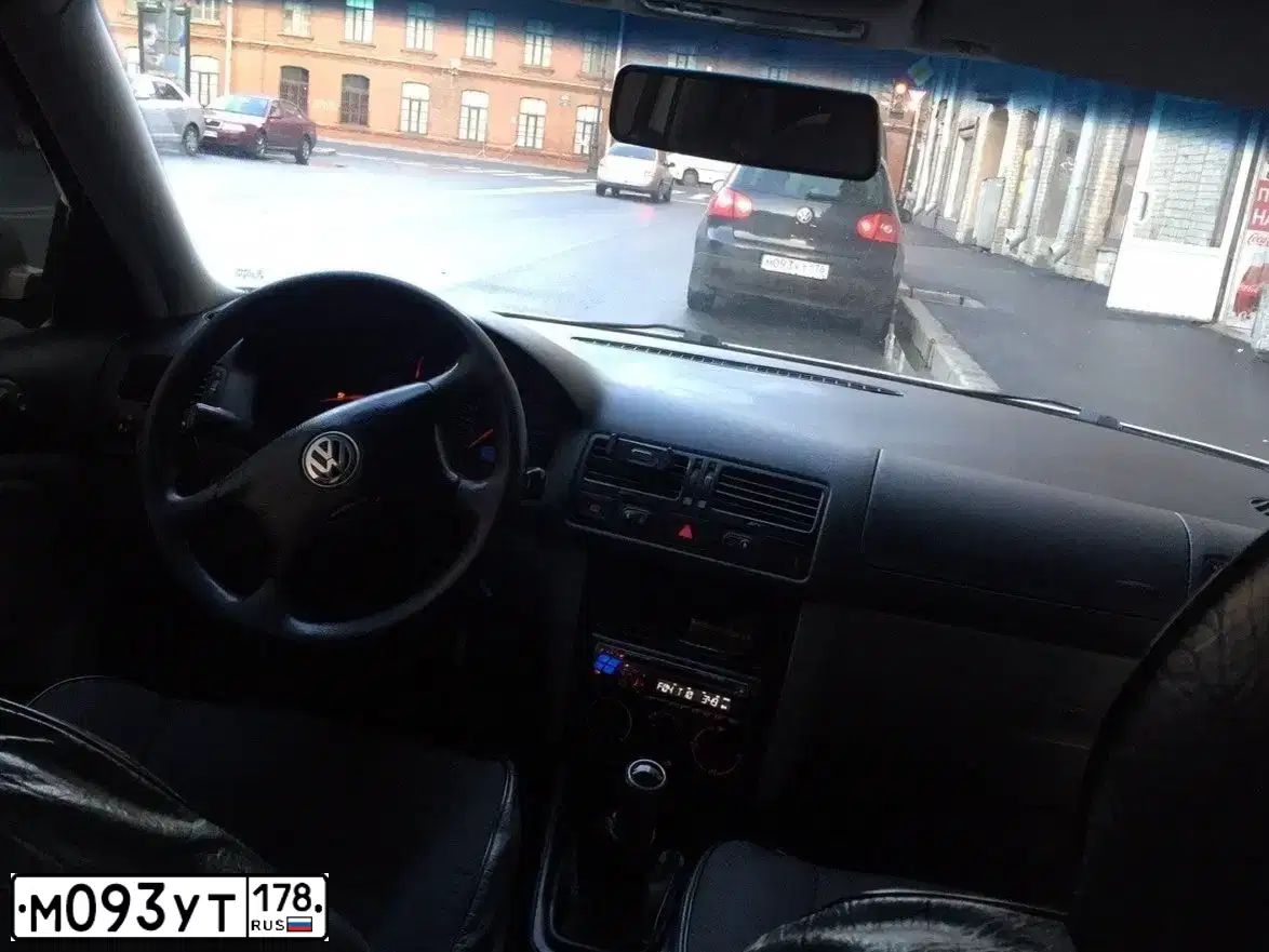Фото автомобиля LADA 1117 KALINA, 2012 — госномер М093УТ178. Цвет: Серебристый