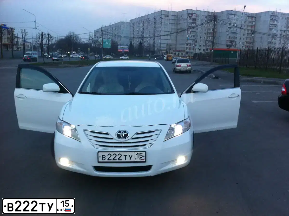 Фото автомобиля OPEL CORSA, 2007 — госномер Е231УЕ177. Цвет: Красный