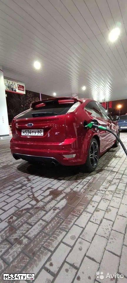 Фото автомобиля FORD FOCUS, 2008 — госномер В800НМ51. Цвет: ЧЕРНЫЙ